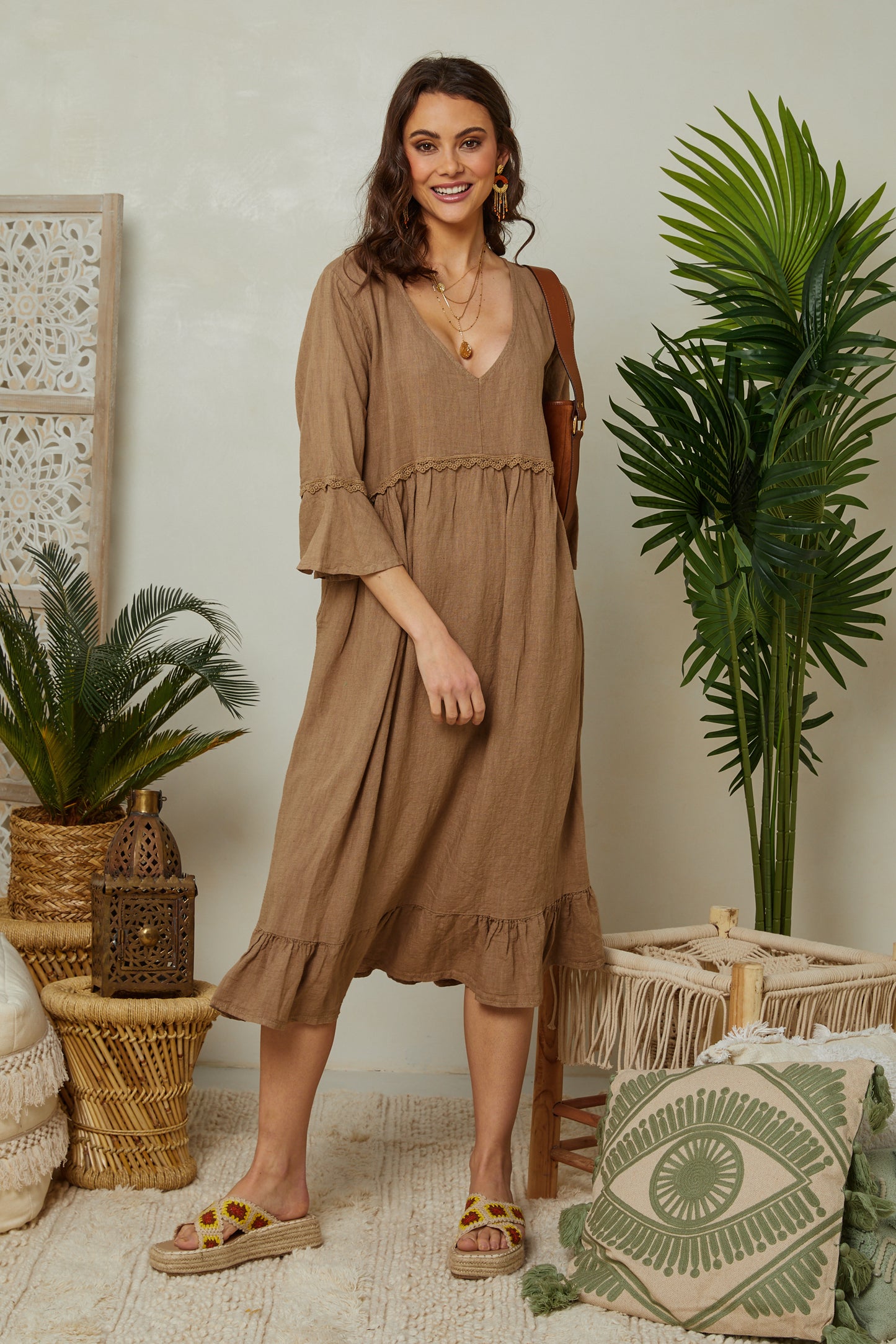 Robe mi-longue avec détails volantés 1342