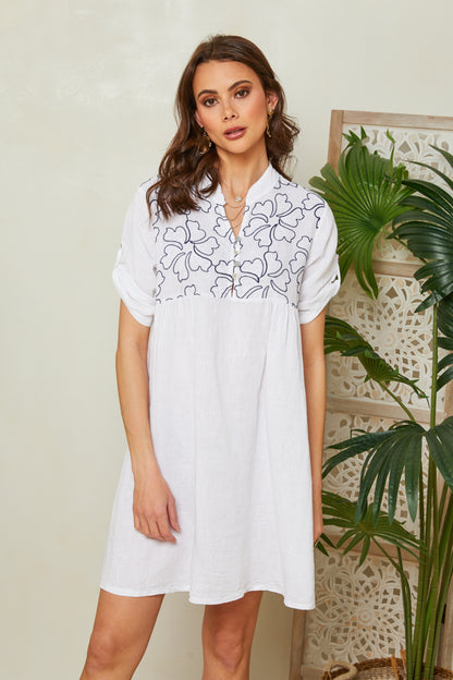 Robe courte évasée à broderie fleurie