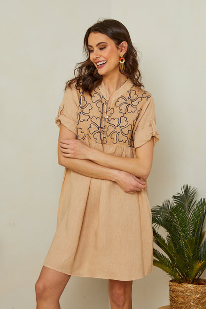 Robe courte évasée à broderie fleurie