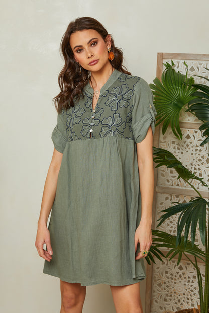 Robe courte évasée à broderie fleurie