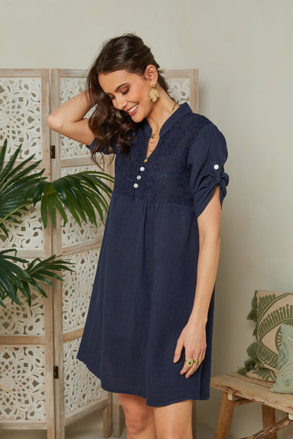 Robe courte évasée à broderie fleurie