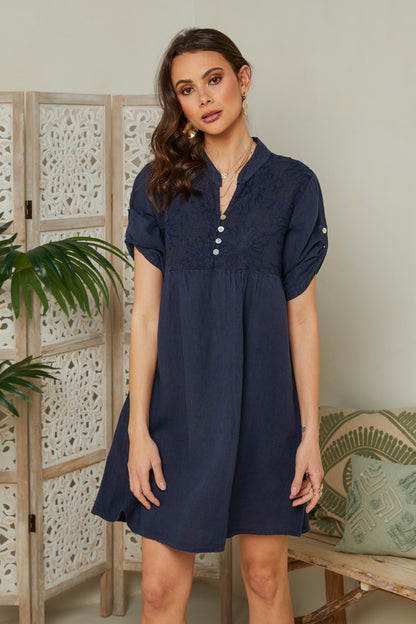 Robe courte évasée à broderie fleurie