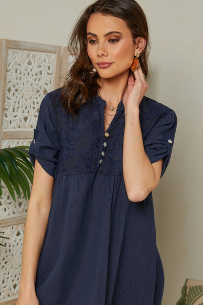 Robe courte évasée à broderie fleurie