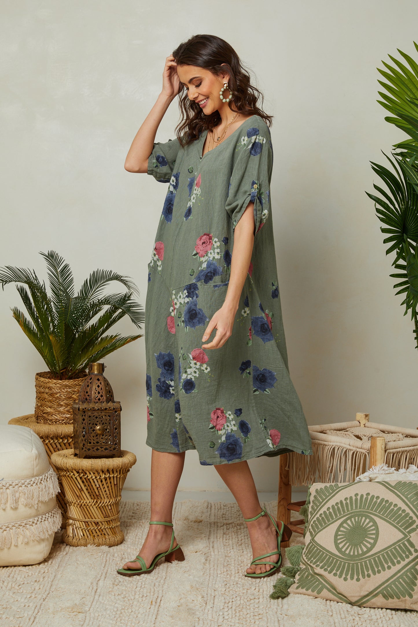 Robe fleurie à manches courtes avec poches
