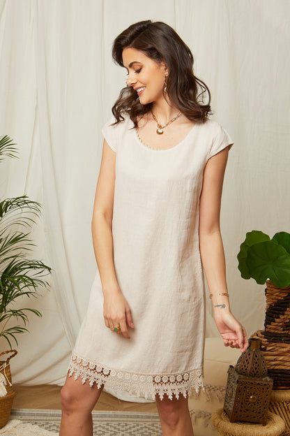Robe en lin avec finitions dentelle