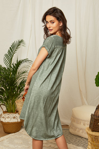 Robe avec manches courtes et finitions revers