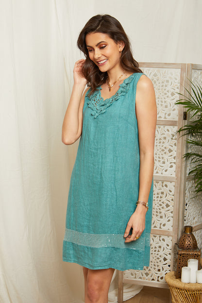 Robe courte avec détail broderie