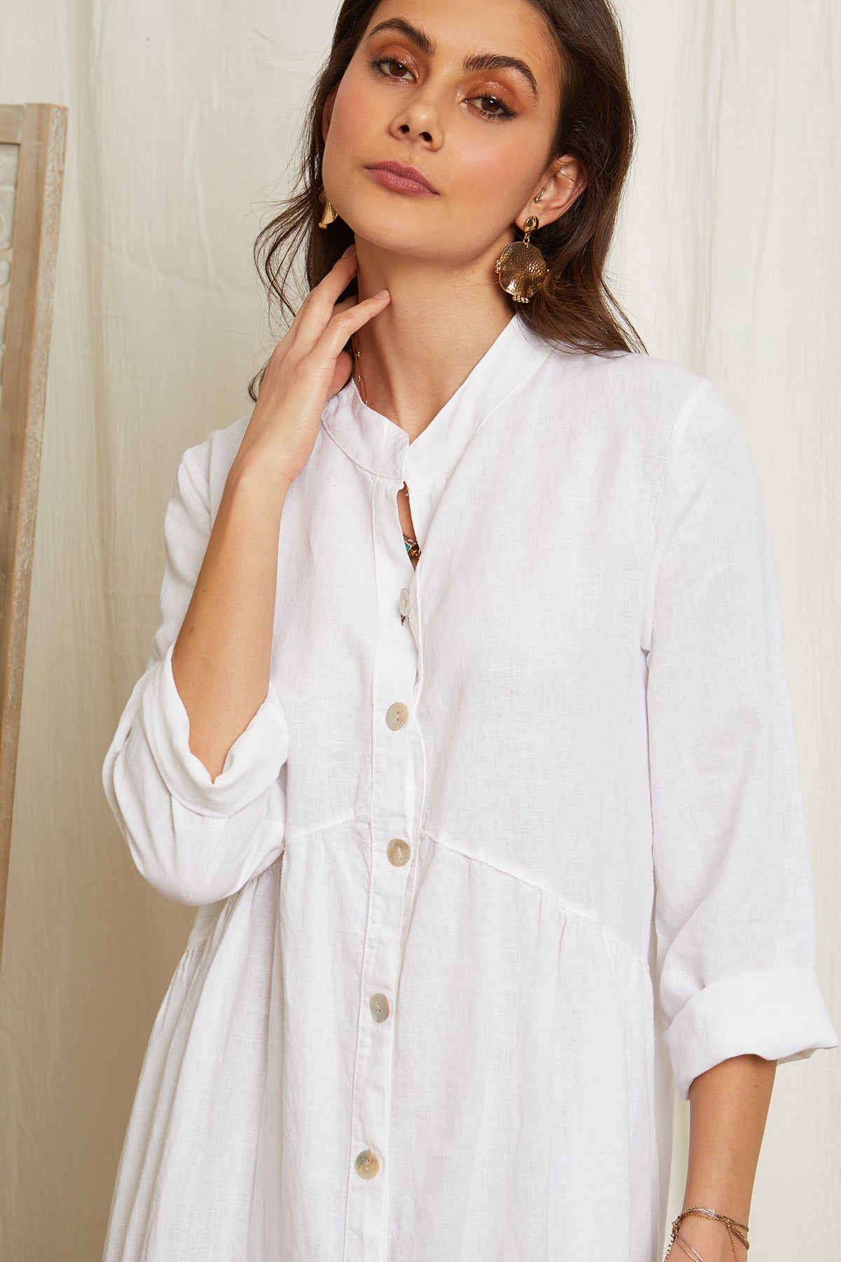 Robe longue boutonnée avec manches retroussées