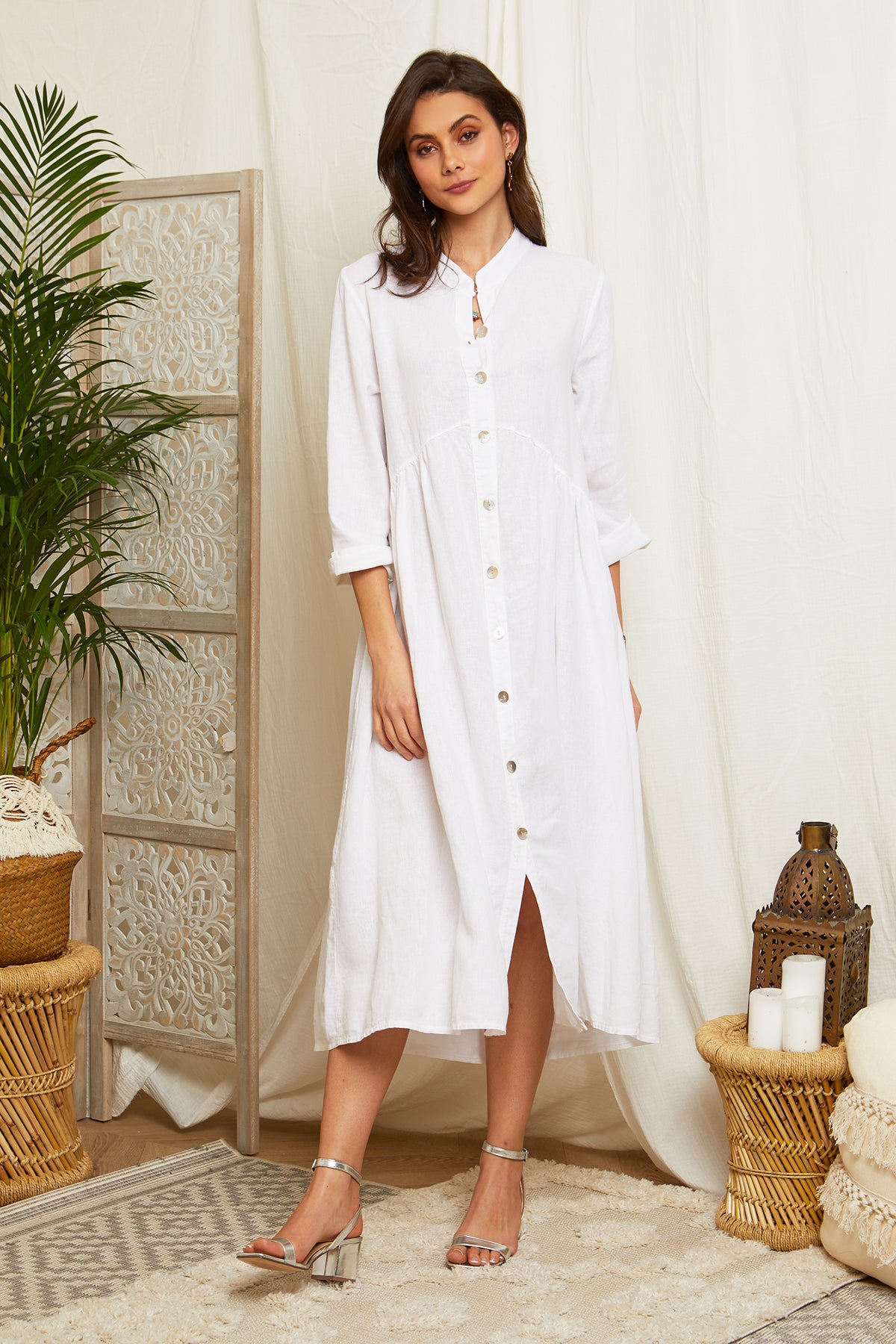 Robe longue boutonnée avec manches retroussées