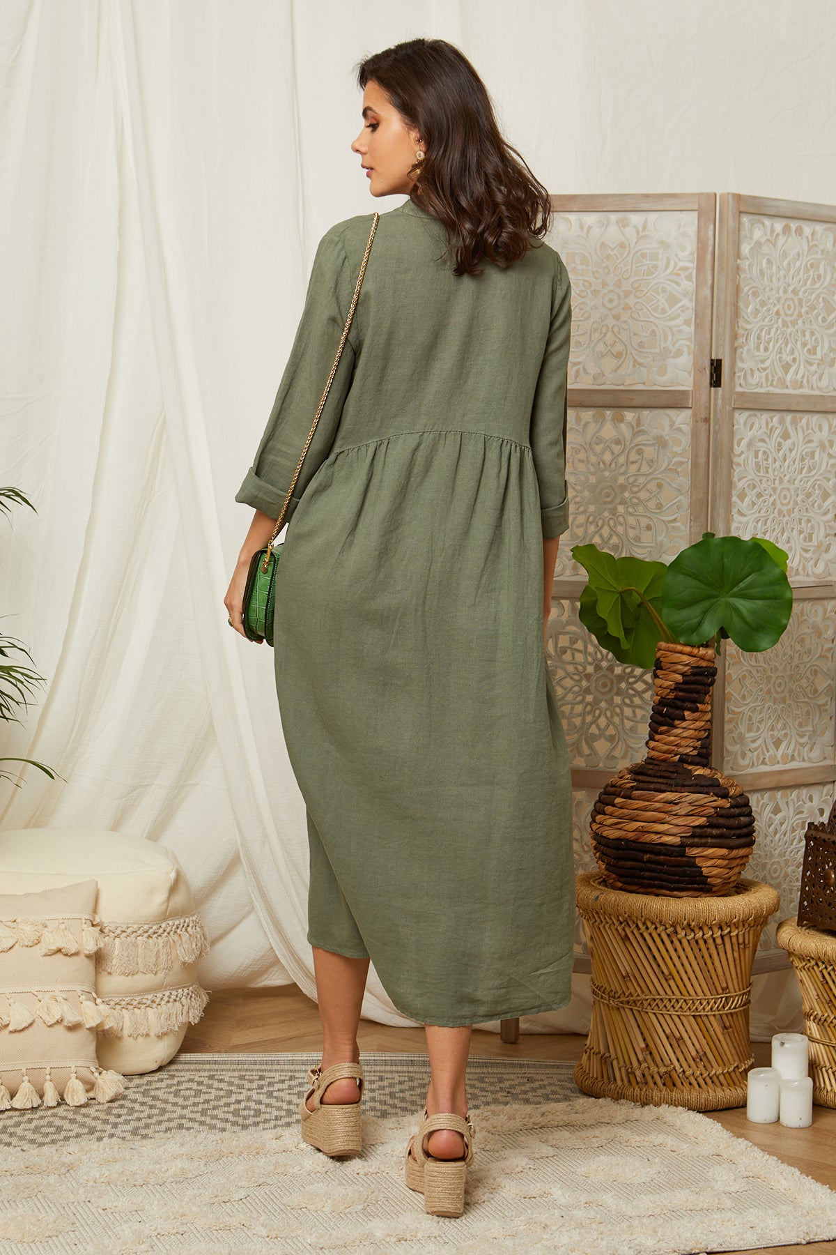 Robe longue boutonnée avec manches retroussées