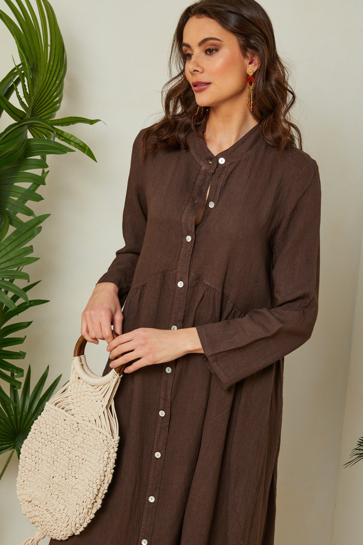 Robe longue boutonnée avec manches retroussées