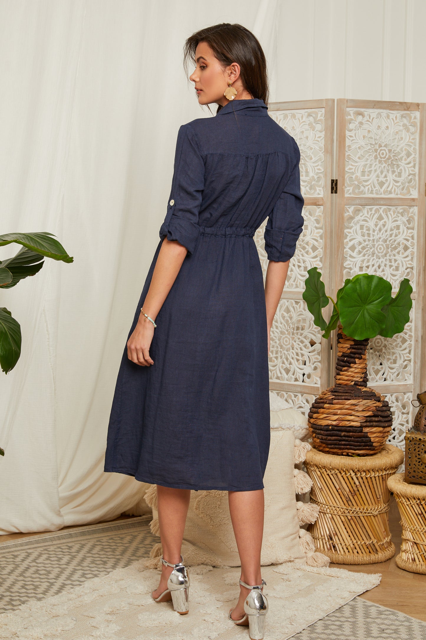 Robe longue ceinturée à la taille 98629