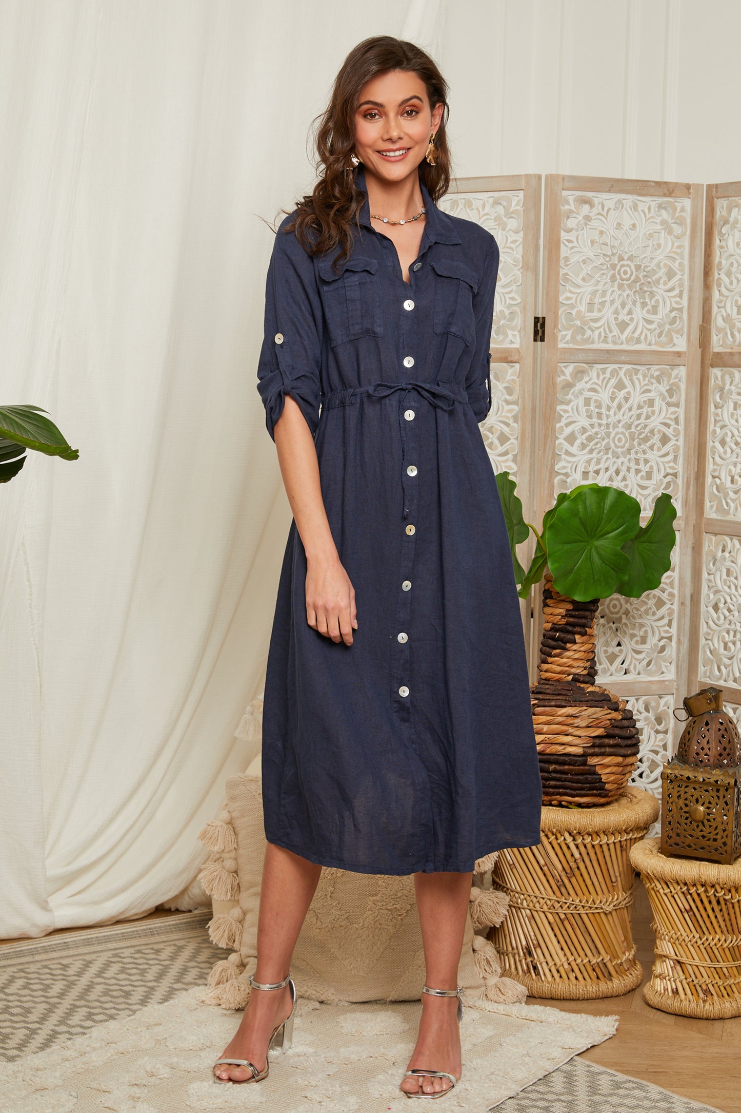 Robe longue ceinturée à la taille 98629