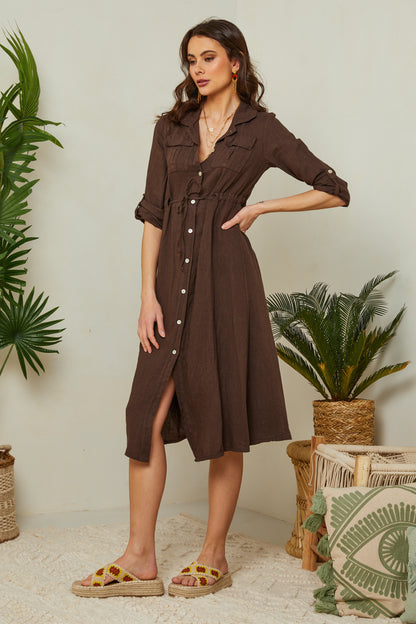 Robe longue ceinturée à la taille
