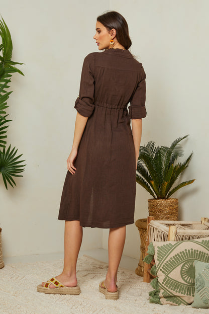 Robe longue ceinturée à la taille