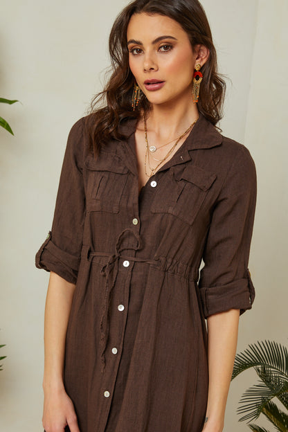 Robe longue ceinturée à la taille