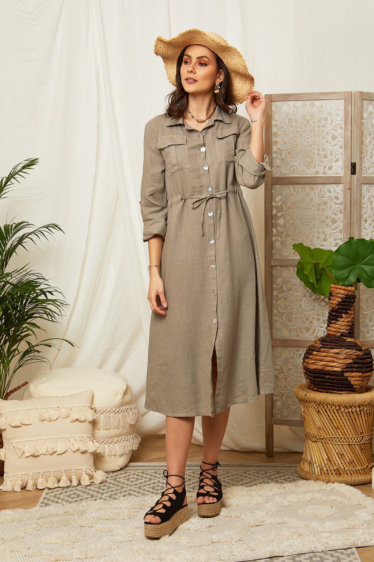 Robe longue ceinturée à la taille